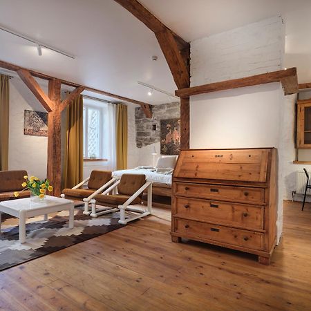 Historic Apartment With Private Garden In Old Town Tallinn Ngoại thất bức ảnh