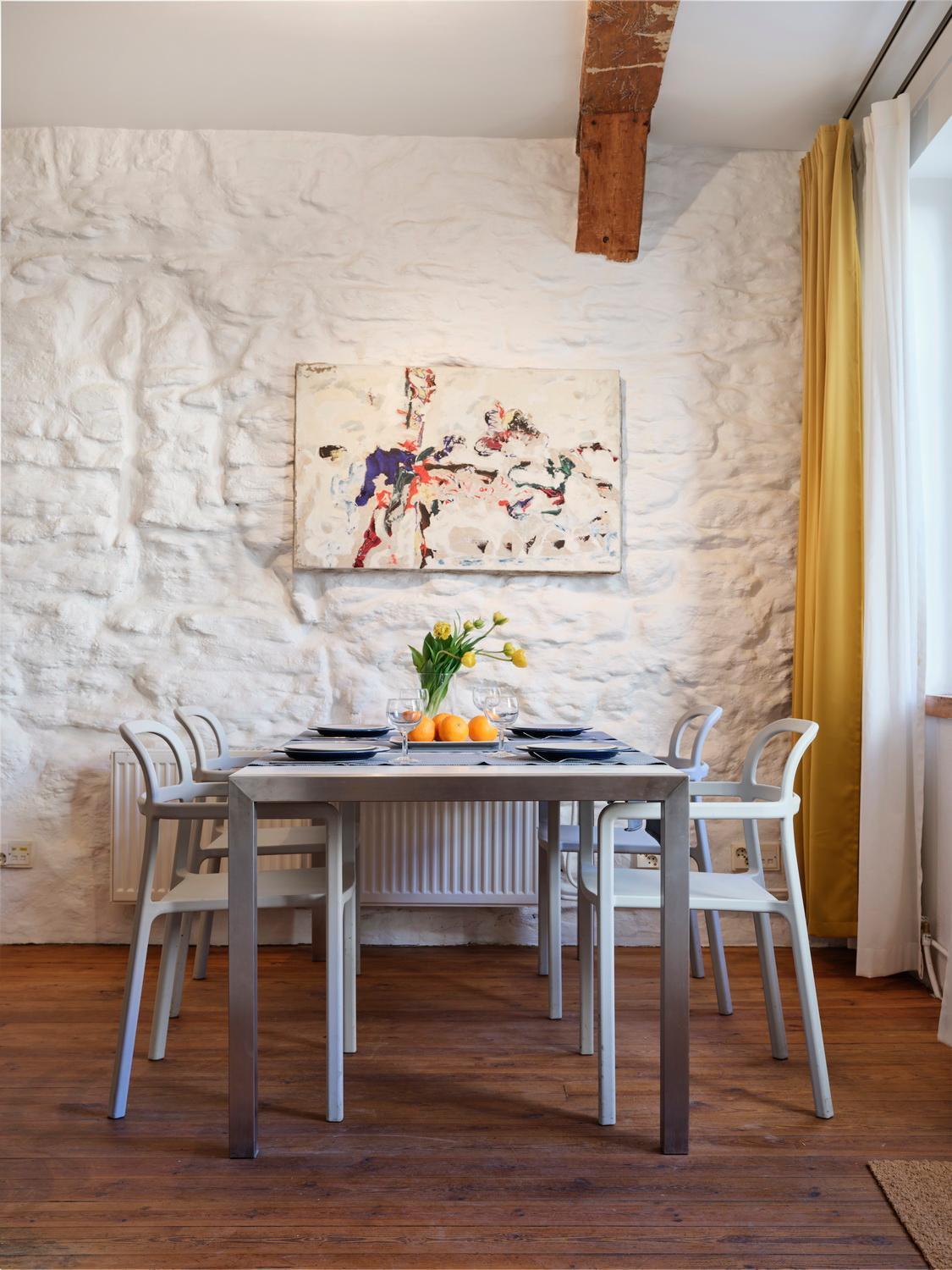Historic Apartment With Private Garden In Old Town Tallinn Ngoại thất bức ảnh