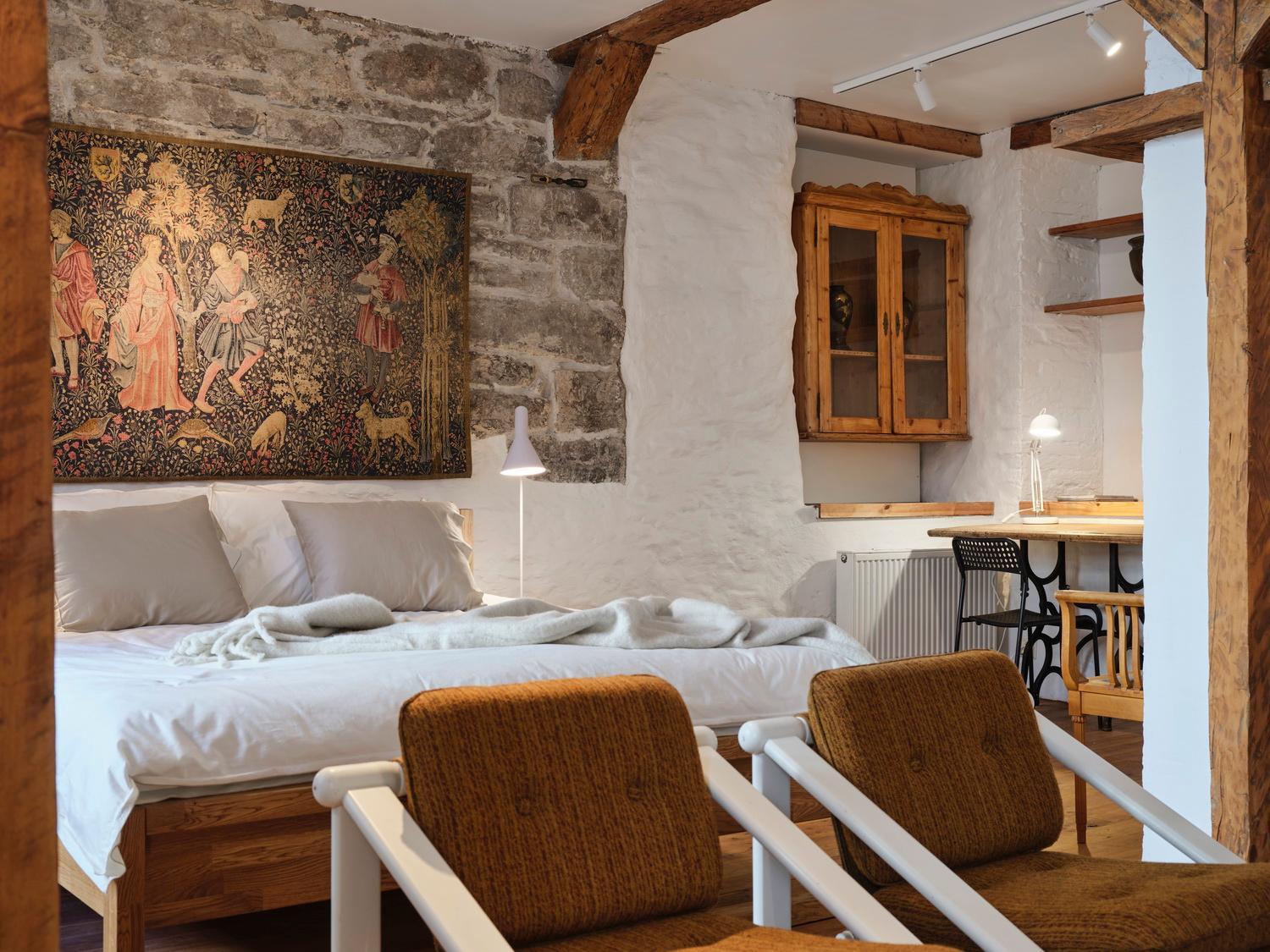 Historic Apartment With Private Garden In Old Town Tallinn Ngoại thất bức ảnh
