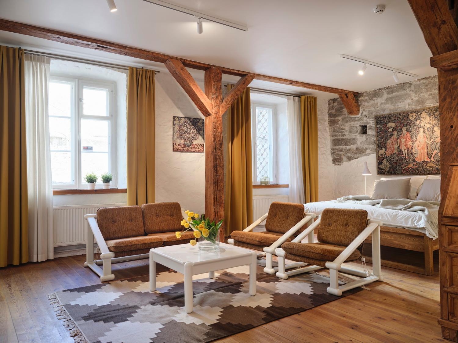 Historic Apartment With Private Garden In Old Town Tallinn Ngoại thất bức ảnh