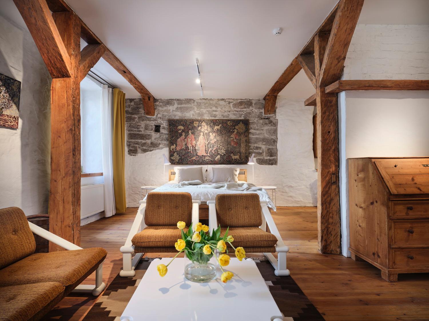 Historic Apartment With Private Garden In Old Town Tallinn Ngoại thất bức ảnh