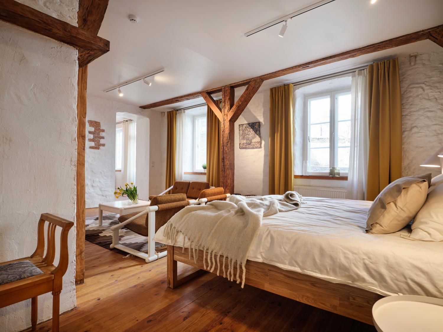 Historic Apartment With Private Garden In Old Town Tallinn Ngoại thất bức ảnh