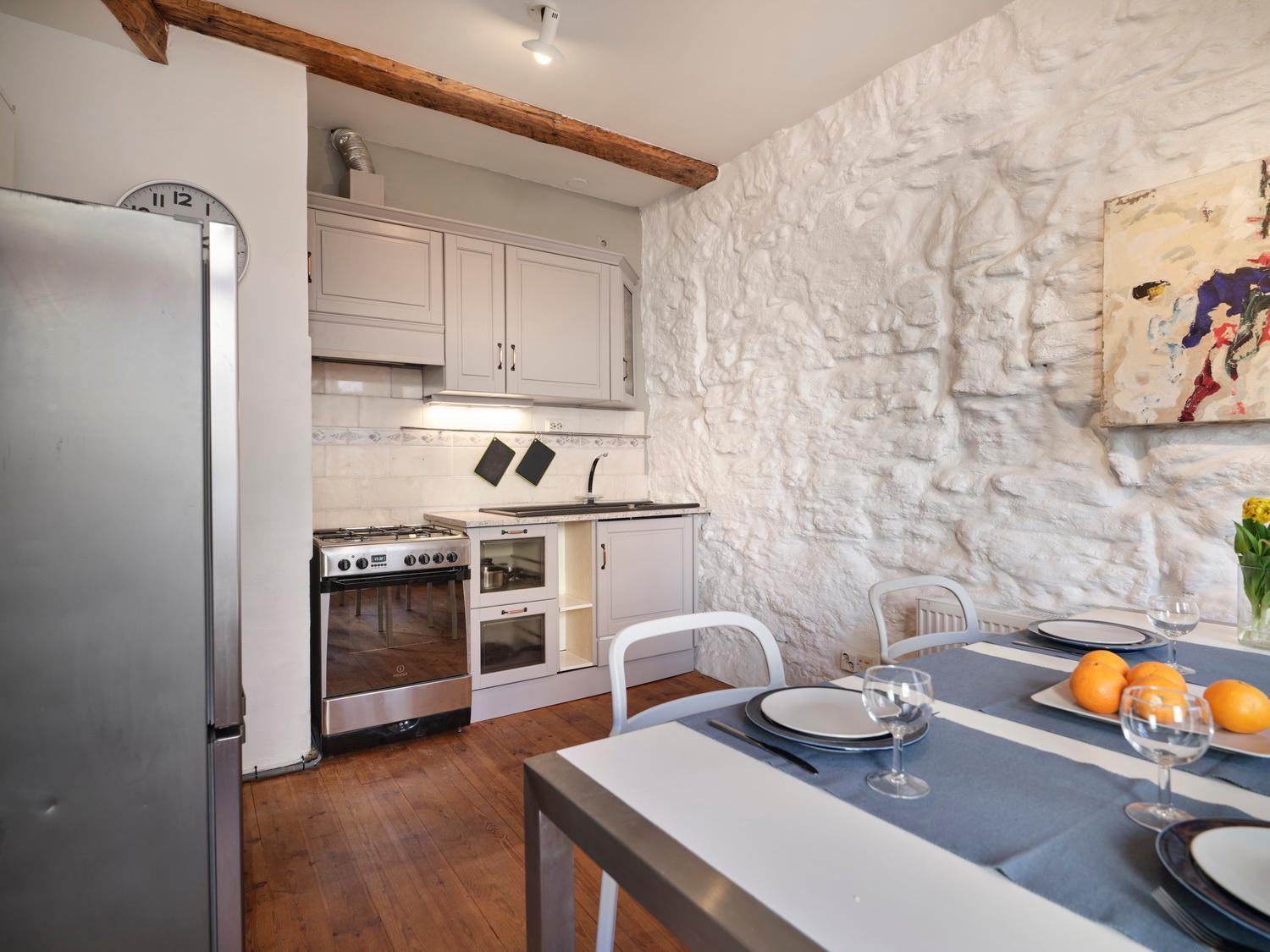 Historic Apartment With Private Garden In Old Town Tallinn Ngoại thất bức ảnh